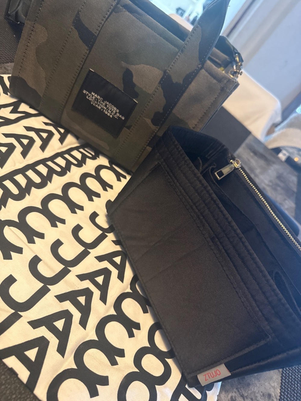 Marc Jacobs Camo 'The Tote Bag' - Picture 4 of 9